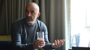 Srbin u Tel Avivu spašava živu glavu - Izraelski huligani krenuli u brutalan napad