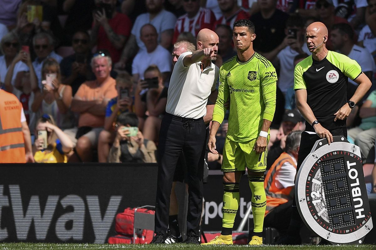 Ronaldo brutalno isprozivao Ten Haga: To ne smiješ reći kao trener Manchester Uniteda Ronaldo brutalno isprozivao Ten Haga: To ne smiješ reći kao trener Manchester Uniteda