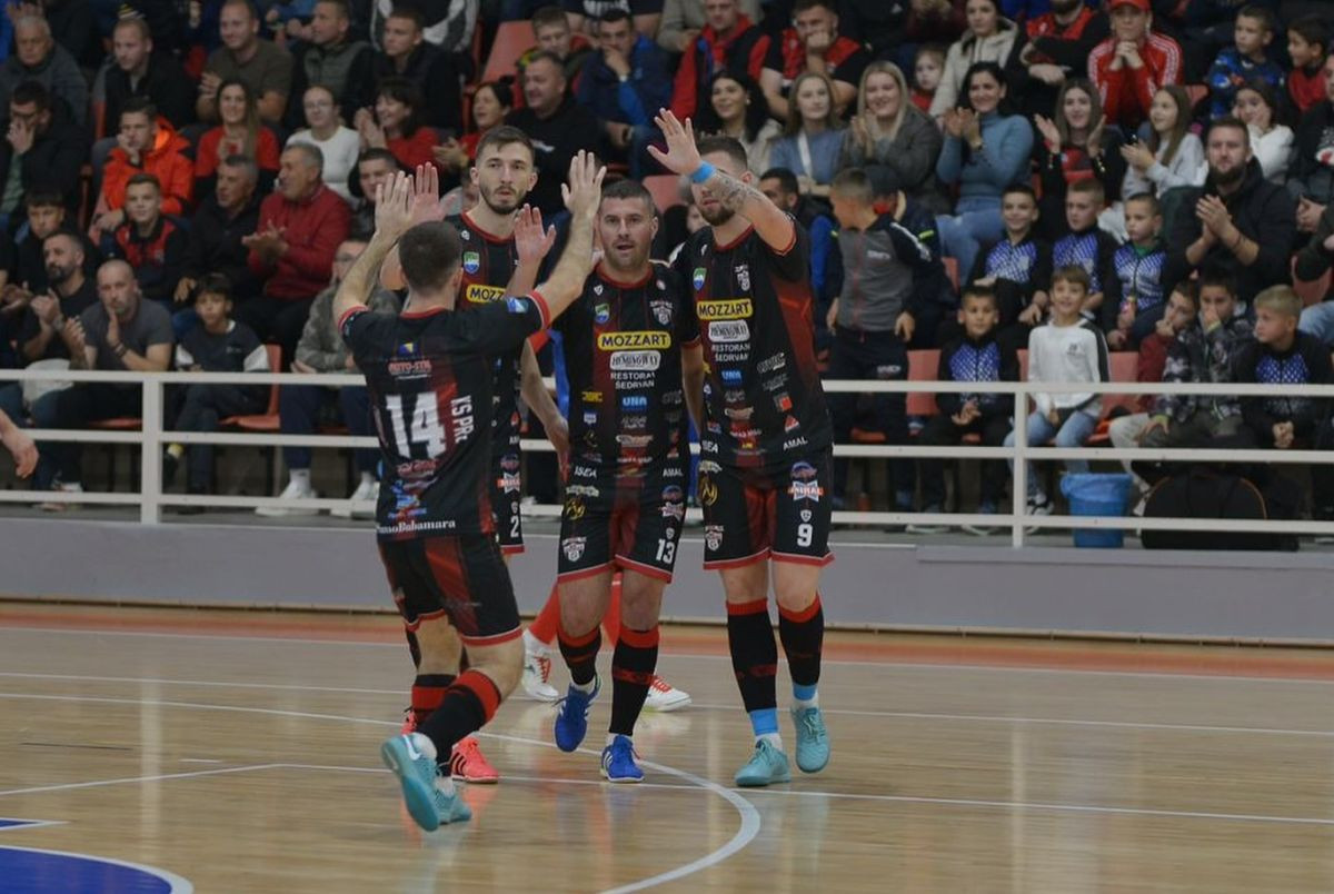 Krajina diše jednim plućima: Iz Bihaća je otišla poruka sporta, cazinski klub imao ogromnu podršku Krajina diše jednim plućima: Iz Bihaća je otišla poruka sporta, cazinski klub imao ogromnu podršku