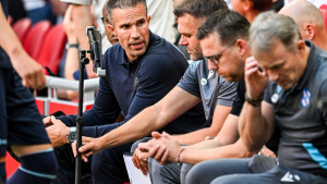 Van Persie je kao trener odradio tek četiri meča, a klubu je priredio najveću sramotu u historiji 