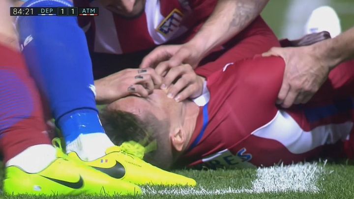 Stravična povreda Torresa, na terenu mu spašavali život!