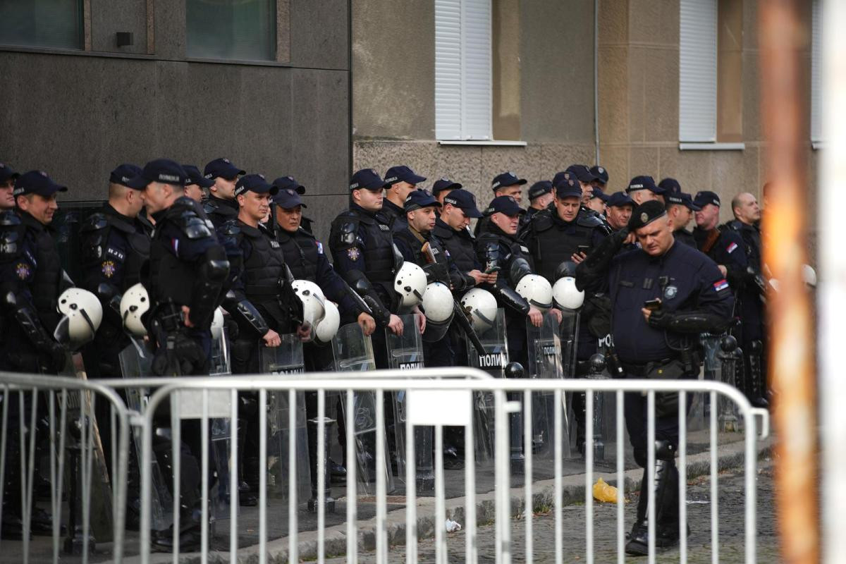 Lekcija Beogradu! U Srbiji je nešto slično uradio samo Tito, policija poručuje: "Sve ćemo vas..." Lekcija Beogradu! U Srbiji je nešto slično uradio samo Tito, policija poručuje: "Sve ćemo vas..."