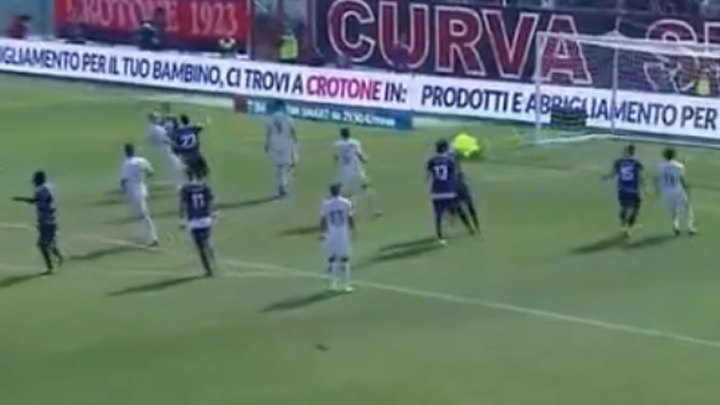 Džeko promašio penal protiv Crotonea