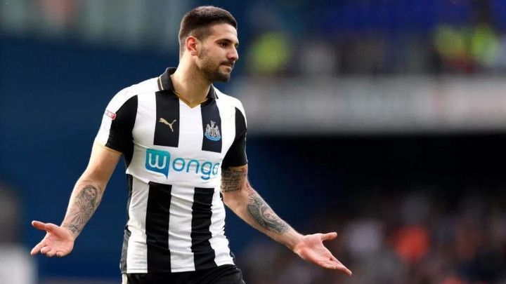Benitez pustio Mitrovića u Fulham, a kao zamjena stigao Slimani