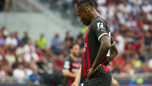 Velikani se bore za njega, Milan želi 150 miliona eura, a on u reprezentaciji grije klupu