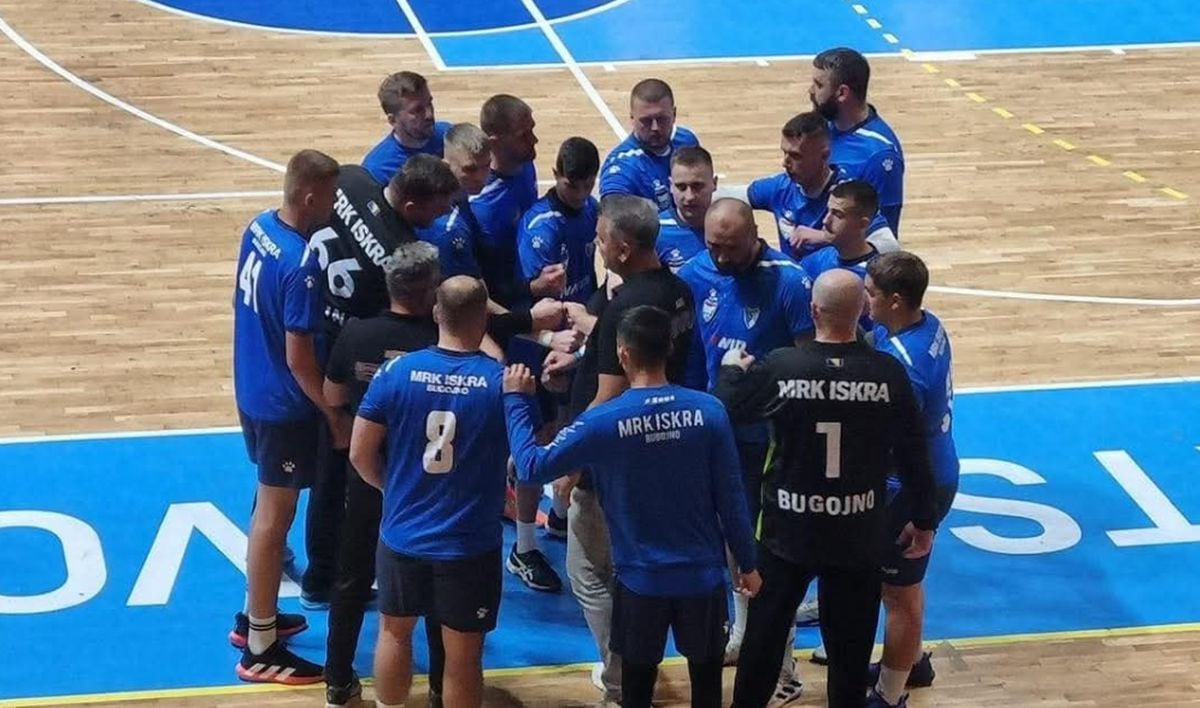 "Srce velikog trenera je stalo jer sudije ni poslije susreta nisu stale s provokacijama" "Srce velikog trenera je stalo jer sudije ni poslije susreta nisu stale s provokacijama"