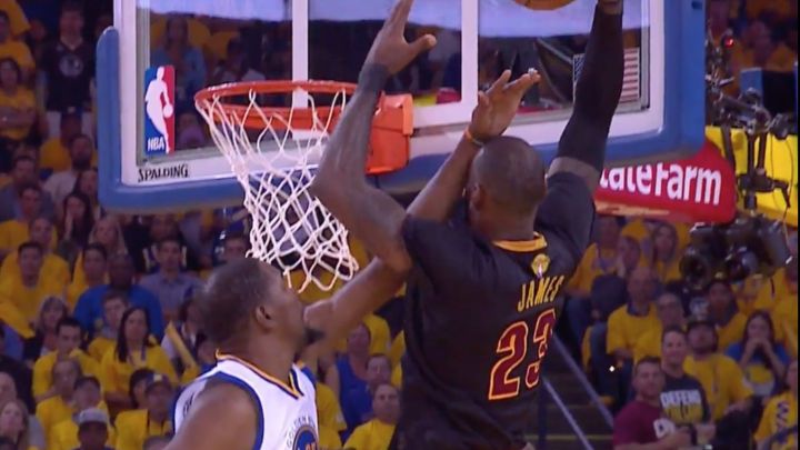 I Kevin Durant završio na LeBronovom posteru