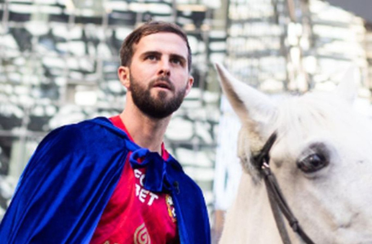 CSKA predstavio Miralema Pjanića najbizarnijim videom ikad: "Vidite li? Vratio sam se na konja"