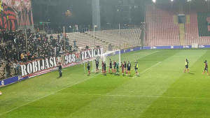 Navijači Čelika poručili igračima: "Skinite dresove..."