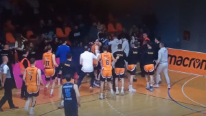 Šamar za hrvatski sport: Tuča igrača i navijača u legendarnoj dvorani