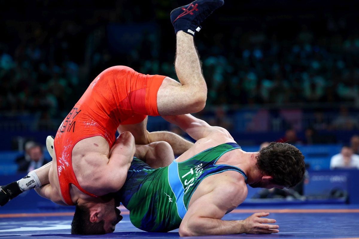 Historijski trenutak: Chermen Valiev osvojio prvu olimpijsku medalju za Albaniju! Historijski trenutak: Chermen Valiev osvojio prvu olimpijsku medalju za Albaniju!