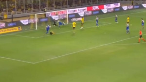 Dinamo niko ne smije da otpiše: Muk na stadionu AEK-a u zadnjim sekundama prvog dijela!