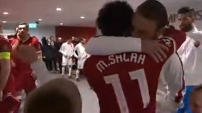 Srdačni pozdravi Salaha i saigrača, Džeko i Lovren se izgrlili