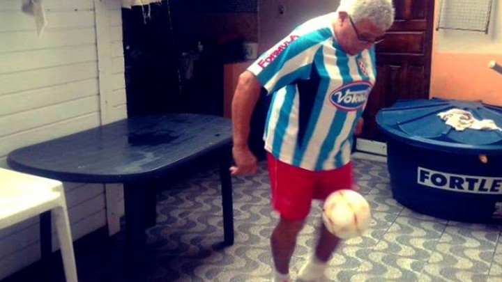 U dalekom Brazilu jedan starac 'pimpla' u dresu Posušja: Znate li čiji je ovo otac?