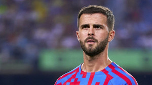 Dok sjedi na klupi protiv Valladolida iz Španije stiže vijest o šokantnom transferu Miralema Pjanića