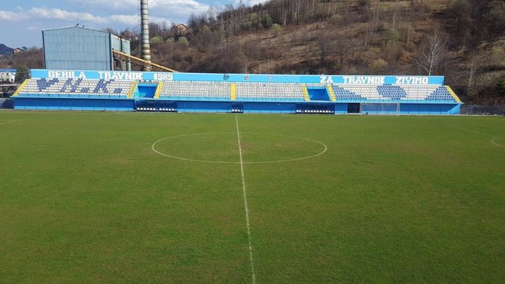 Navijači Travnika uljepšali istočnu tribinu stadiona Pirota