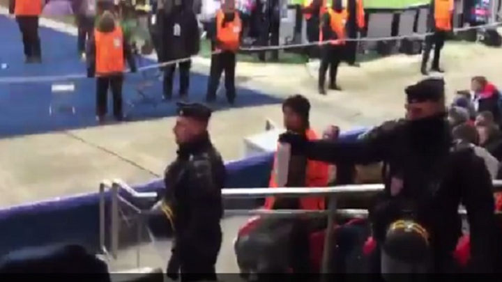 Pariška policija suzavcem prijetila navijačima Chelseaja