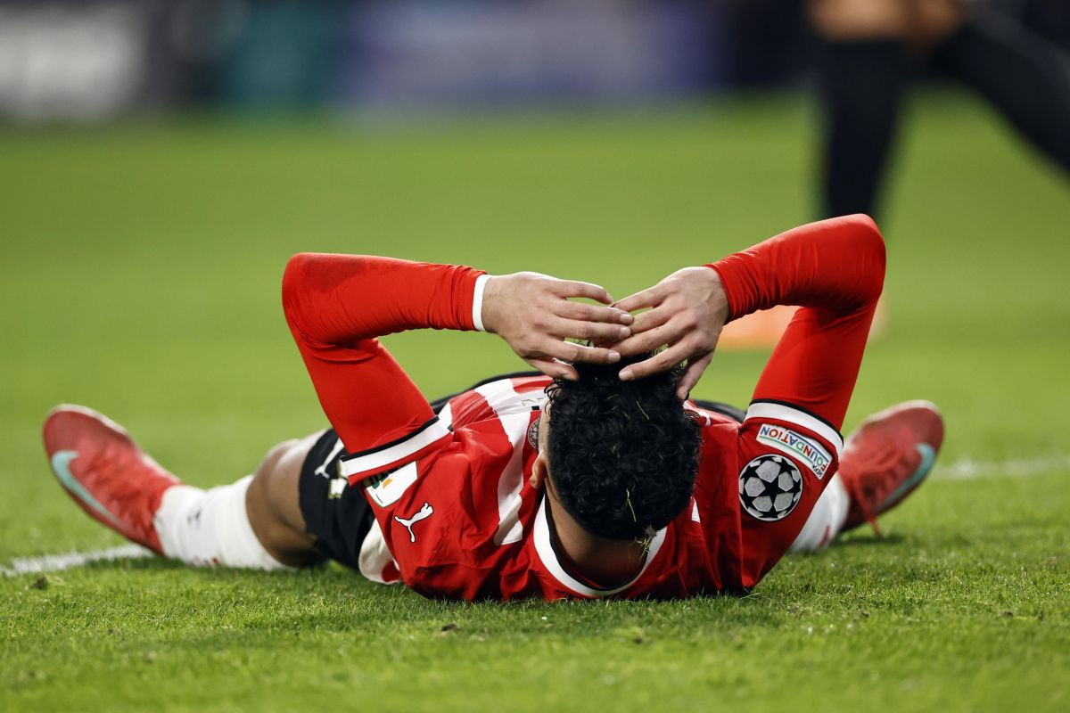 Otkriveno koja zvijezda PSV-a ima tuberkolozu! Radi se o 36-godišnjaku koji je nedavno stigao Otkriveno koja zvijezda PSV-a ima tuberkolozu! Radi se o 36-godišnjaku koji je nedavno stigao