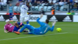 Potpuno pregažen i sa zatvorenim okom Bonucci izveo potez koji bi Juventus mogao odvesti u LP
