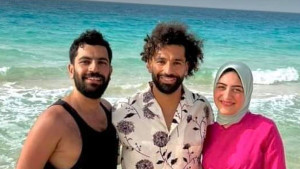 Salah se baš opustio: Pokrivenoj djevojci na plaži je dopustio ono što niko nije očekivao
