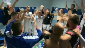 Ludnica u svlačionici Tuzla Cityja nakon pobjede: Pjesma Sinana Sakića "grmila" na stadionu