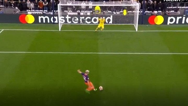 City mogao do vodstva, ali Lloris odbranio penal Agueru