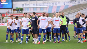 Igrači Hajduka stali pred Torcidu, ovi odmah podigli brutalnu parolu