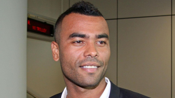 Više nisu špekulacije: Ashley Cole potpisao!