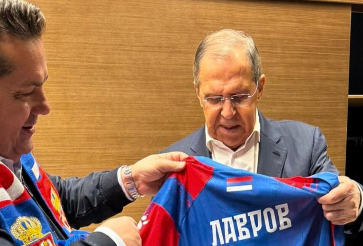 Sergej Lavrov dobio dres banjalučkog Borca prije utakmice između Rusije i Srbije