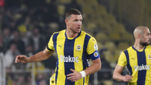 Zbog Edina Džeke isprozivao zvijezdu Fenerbahčea: "Poštovanje babuka, nek se on ugleda na tebe"