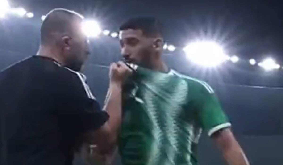 Selektor Alžira vukao svog igrača za dres, sada objasnio zašto