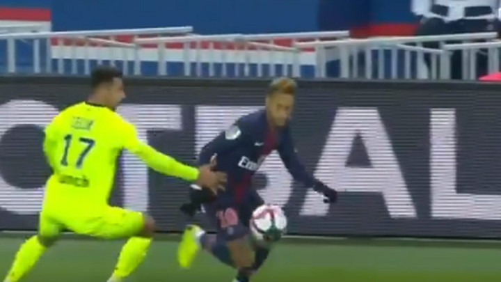 Zašto je Čelik dobio žuti karton? Jer je "ukrao" Neymarovu rukavicu