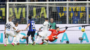 Napoli se pred kraj meča spasio poraza u derbiju protiv Intera