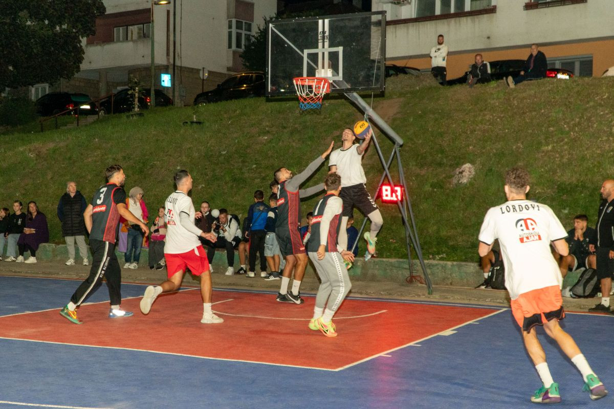 Uspješno održan Mozzart 3x3 Kalibunar basket turnir Uspješno održan Mozzart 3x3 Kalibunar basket turnir