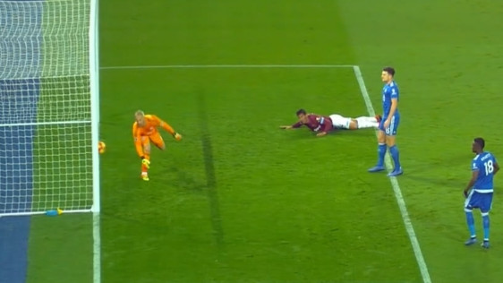 Ovo je nerealno: Gol West Hama ispao je više nego komičan