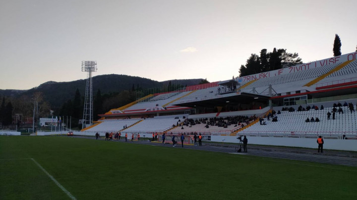 Sablasno prazne tribine u Mostaru