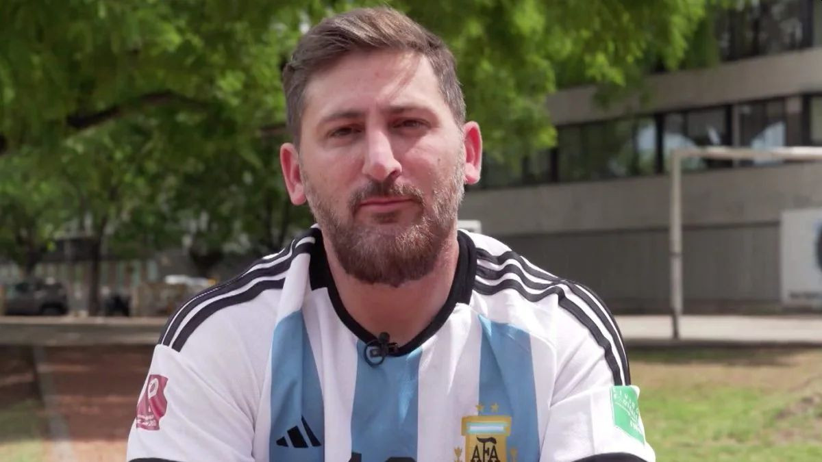 Prodovao je parfeme na ulici, sada ne zna šta će od novca: "Ko je taj Messi?" Prodovao je parfeme na ulici, sada ne zna šta će od novca: "Ko je taj Messi?"