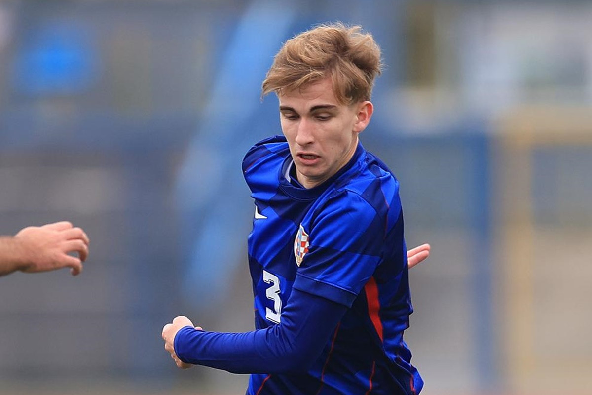 Zrinjski ponovo pojačanje dovodi iz Dinama - Stiže aktuelni U-19 reprezentativac Hrvatske? Zrinjski ponovo pojačanje dovodi iz Dinama - Stiže aktuelni U-19 reprezentativac Hrvatske?
