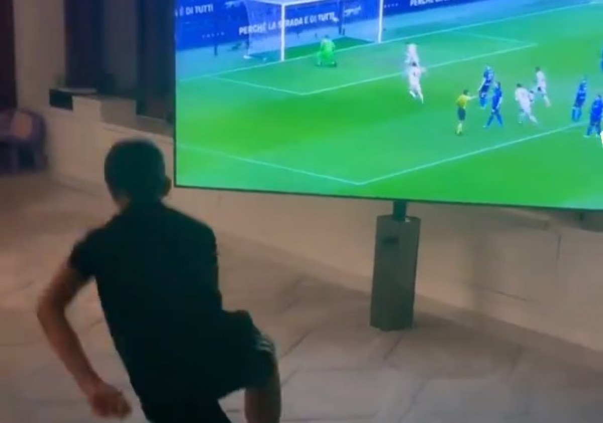 Dječak je zaluđen fudbalom: Pogledajte nevjerovatnu reakciju Cristiana Juniora na golove svoga oca