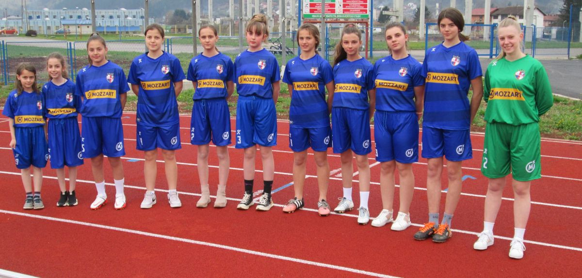 Podrška ženskom fudbalu: Mozzart donirao dresove ŽFK Mladost Rogatica