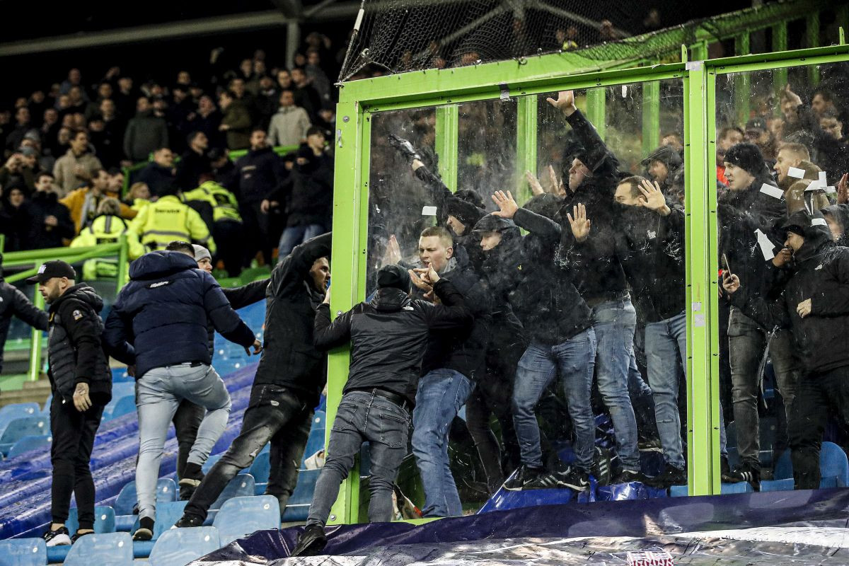 Vitesse pred zidom: Gube profesionalnu licencu, navijači krenuli u veliku akciju