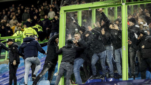 Vitesse pred zidom: Gube profesionalnu licencu, navijači krenuli u veliku akciju