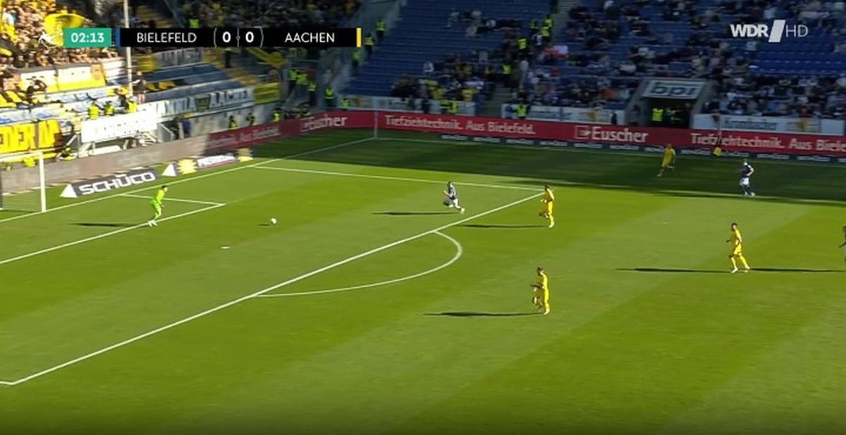Utakmica je tek bila počela, a golman je napravio grešku stoljeća