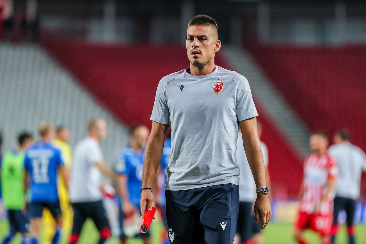 Srbija bruji o skandalu u Beogradu, Crvena zvezda ga se odmah riješila: "On više nije dio kluba" Srbija bruji o skandalu u Beogradu, Crvena zvezda ga se odmah riješila: "On više nije dio kluba"