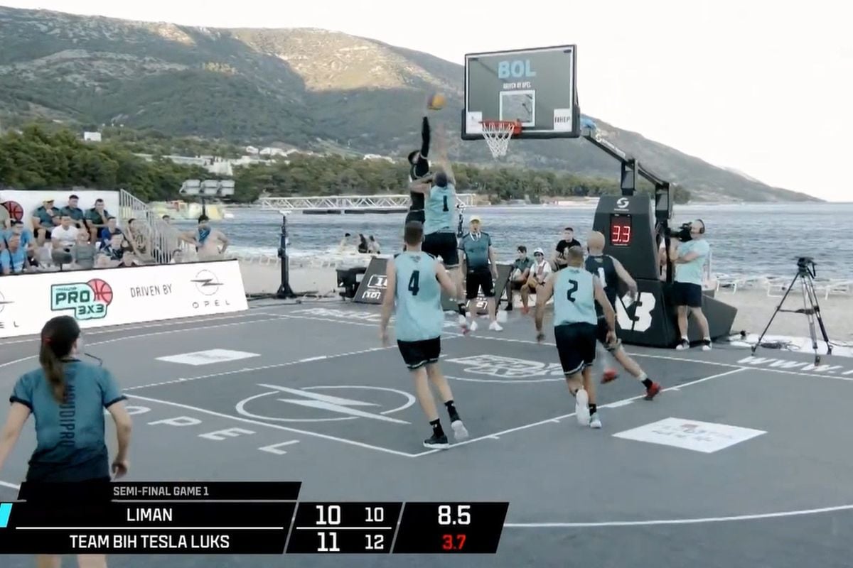 BiH pobijedila favorita i prošla u finale, monstruozno zakucavanje Lazića: "Ajme majko..." BiH pobijedila favorita i prošla u finale, monstruozno zakucavanje Lazića: "Ajme majko..."