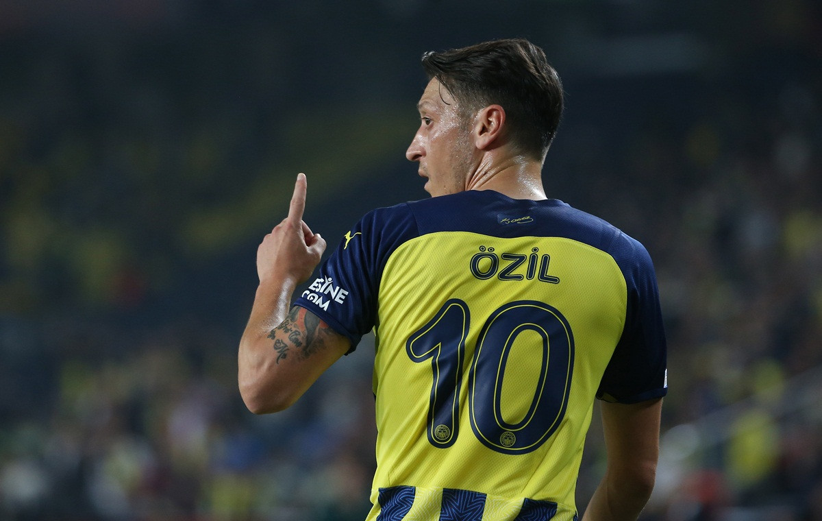 Mesut Ozil za "male pare" kupuje klub u Turskoj?