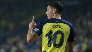 Mesut Ozil za "male pare" kupuje klub u Turskoj?