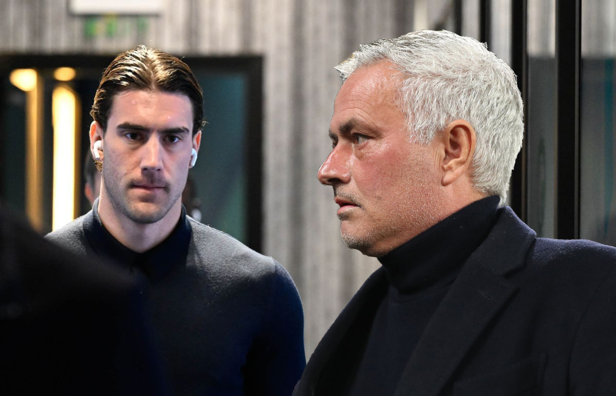 Vlahović zaledio Mourinho i odbio Fenerovu platu od 12 miliona: "Ne, hvala, ja hoću da igram u..." Vlahović zaledio Mourinho i odbio Fenerovu platu od 12 miliona: "Ne, hvala, ja hoću da igram u..."