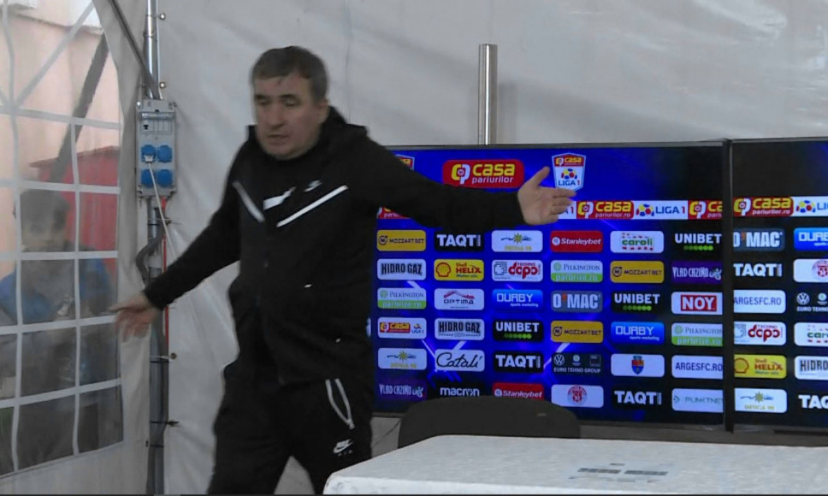 Legendarni fudbaler održao bizarnu pressicu: "Šta je ovo? Je li se neko zeza sa mnom?" Legendarni fudbaler održao bizarnu pressicu: "Šta je ovo? Je li se neko zeza sa mnom?"