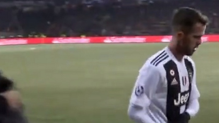 Izgledalo je da je Pjaniću teško pala izmjena, ali Allegri je sve objasnio